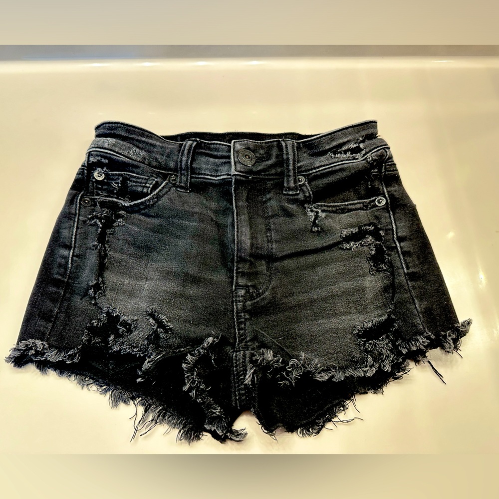 Women’s American Eagle distressed shorts Size 00
